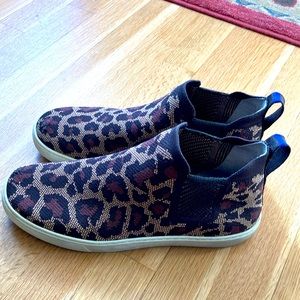 Rothy’s Chelsea sneaker, size 10.5, wildcat print